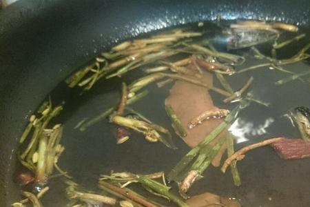 正宗葱油的熬制流程