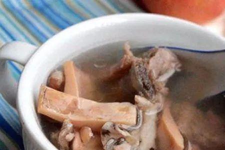 墨鱼汤为什么炖出来是白色
