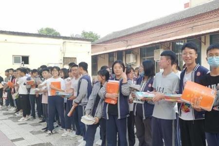 濮阳市三中有六年级吗