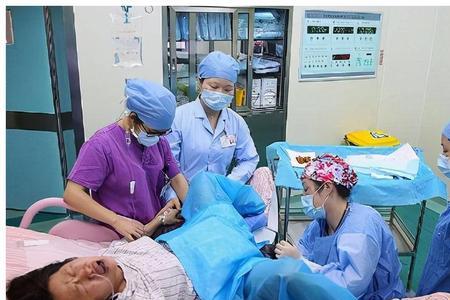 刚出生的婴儿多久出产房