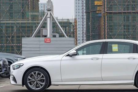 2022奔驰e300立标是有几款