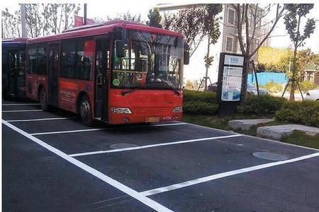 公交车站多远可以停车