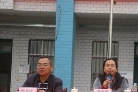 明德启智励志拓新的意思