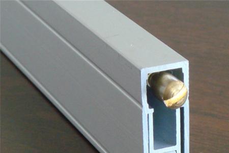 防尘条算五金吗