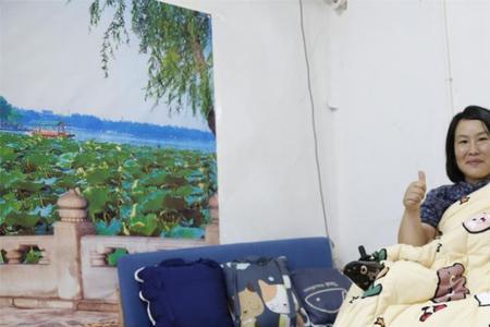 只剩上半身残疾人怎么上厕所