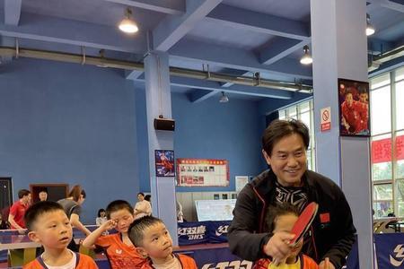 乒乓球重一克还是重1千克