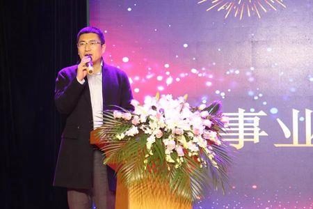 总经理年会致辞简短霸气