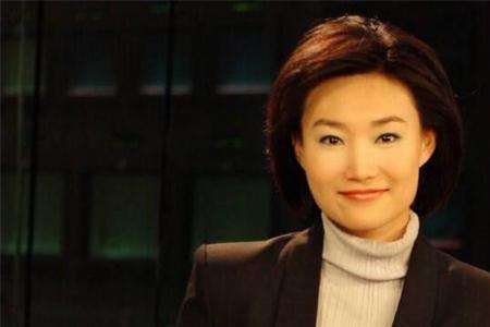 李梓萌是罗圈腿吗
