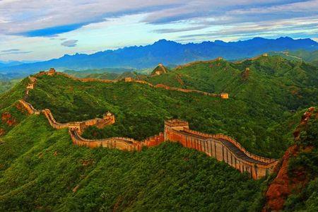 万里长城在什么上的重要位置