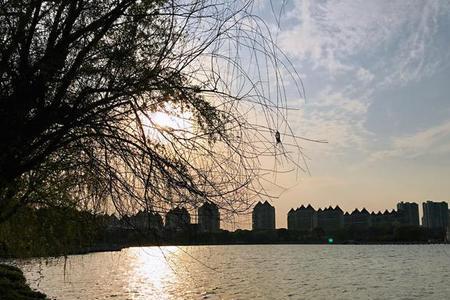 暮色沉沉是什么意思