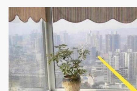 为什么内飘窗敲了有坑