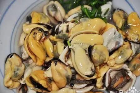 如何生剥新鲜淡菜