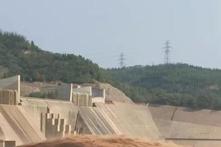 小浪底大坝采用的是什么结构