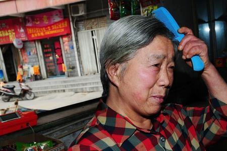 儿媳妇的大伯死了婆婆要不要去