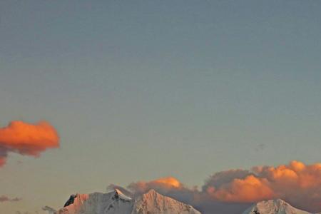 雪山上的太阳原唱