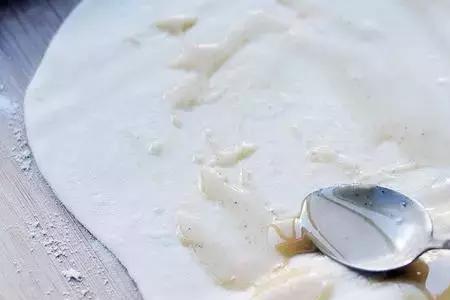衣服上撒上纯食用碱有什么变化