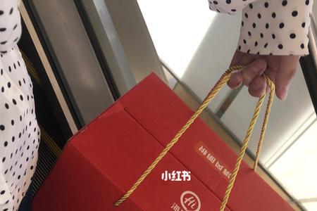 海底捞包包是怎么拿到的