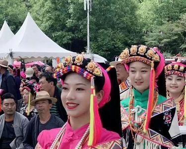 请到丹巴来原唱