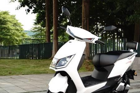雅迪电动车冠能2.0t7与t5哪个好