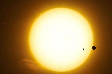 夏天离太阳近还是远