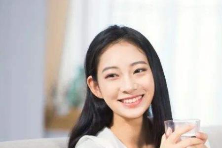 为什么对女生说多喝热水会被打