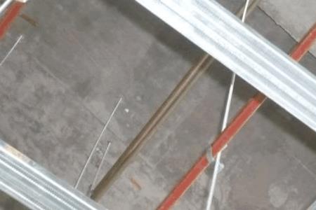 轻钢龙骨贵还是方管贵