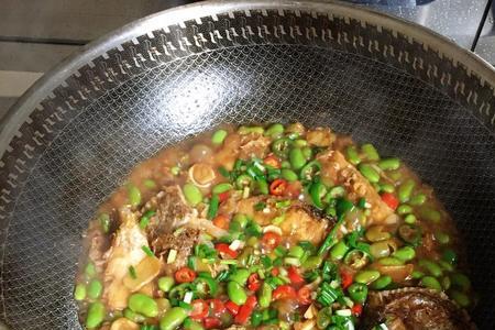 毛豆炖花鲢鱼的家常做法