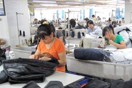 服装厂羽绒服充绒好学吗