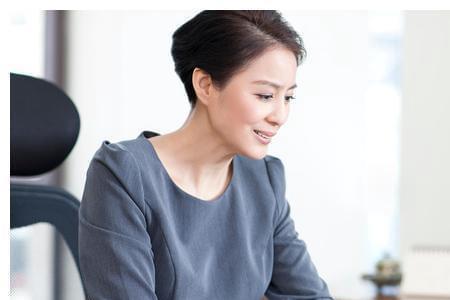 女领导宠男下属的表现