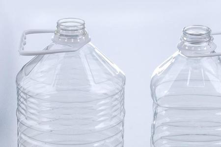 食用油瓶和矿泉水瓶材料一样吗