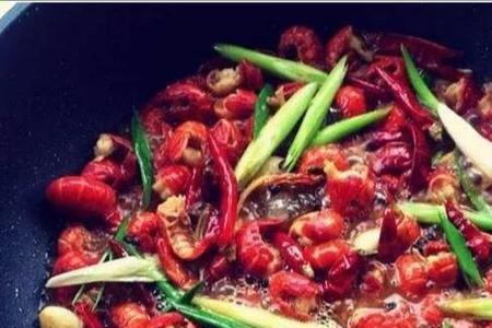 吃麻辣小龙虾是什么梗