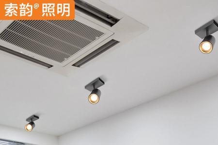 客厅射灯选可调角度的吗