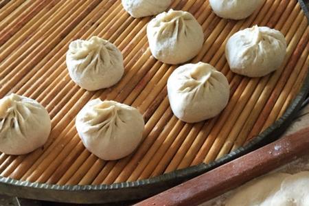 用饺子皮包小笼包为什么发硬