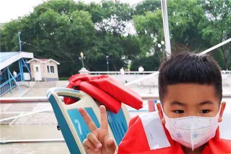 渤海轮渡上每人都有救生衣吗