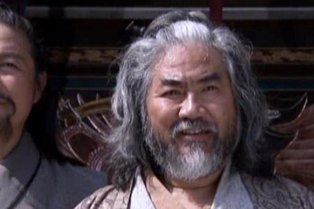 天龙八部电影里丐帮的叛徒是谁