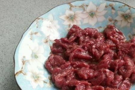炒牛肉末要不要去血水