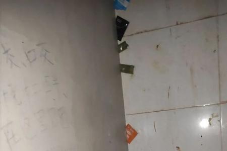 男厕所隔墙板为什么都有圆洞