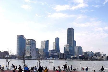 徐汇滨江对面是浦东哪里