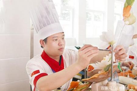 十个厨子九个色什么意思