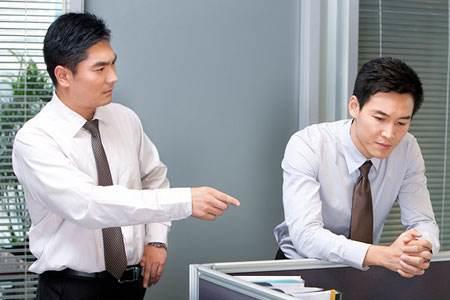 女下属不敢正视上级是为什么
