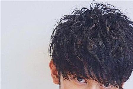 男生烫头正常吗