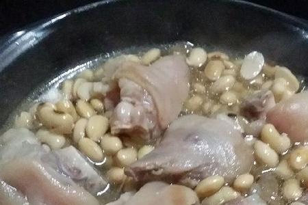 猪蹄黄豆芽下奶汤做法