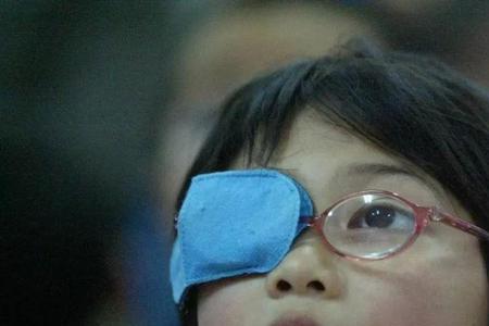 近视眼戴眼镜看人是不是会放大