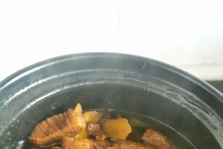 为什么用砂锅炖肉比铁锅好
