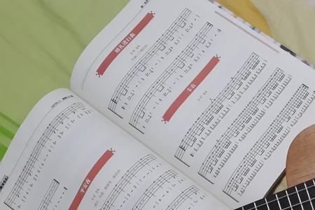 尤克里里调完音弦很紧吗