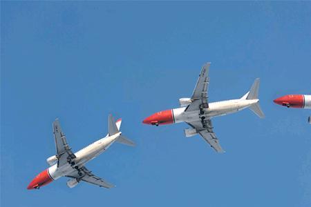 为什么那么多飞机在上空飞过