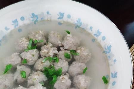 鱼肉汆丸子汤的做法