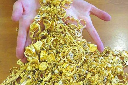 金镯子掉漆变成水泥色