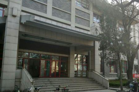 济南大学东校区有哪两个餐厅