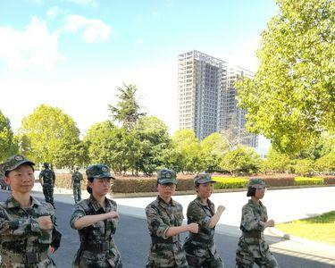 军训要脱鞋吗